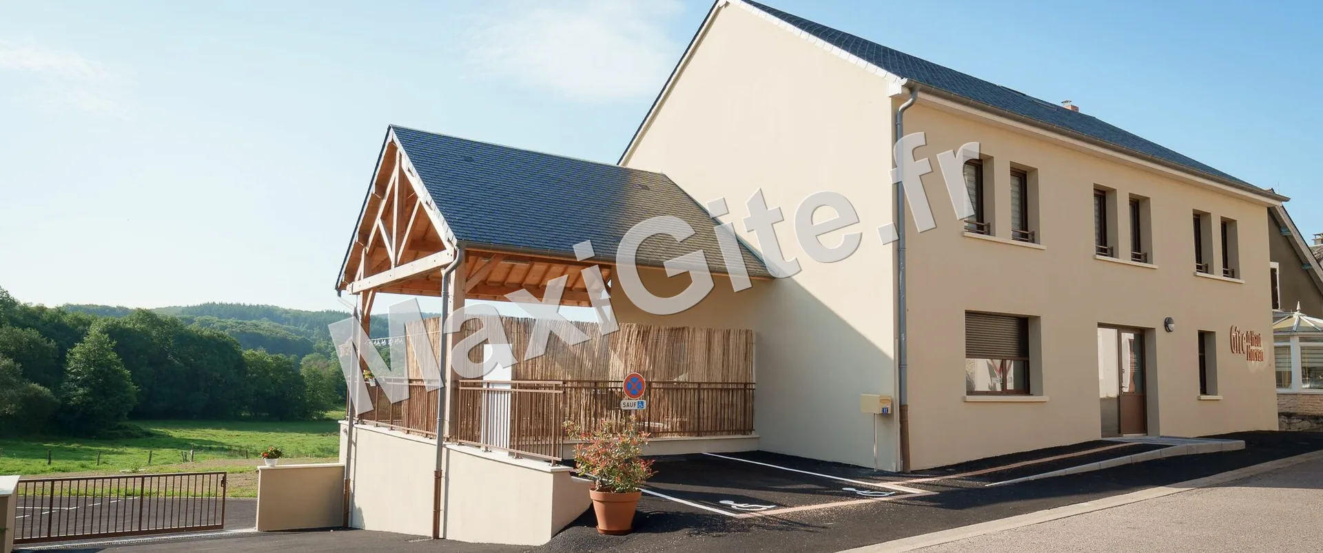 Gîte de groupe Gîte du Haut Morvan à Arleuf — Photo 1 de Gîte du Haut Morvan à Arleuf, capacité 13 personnes
