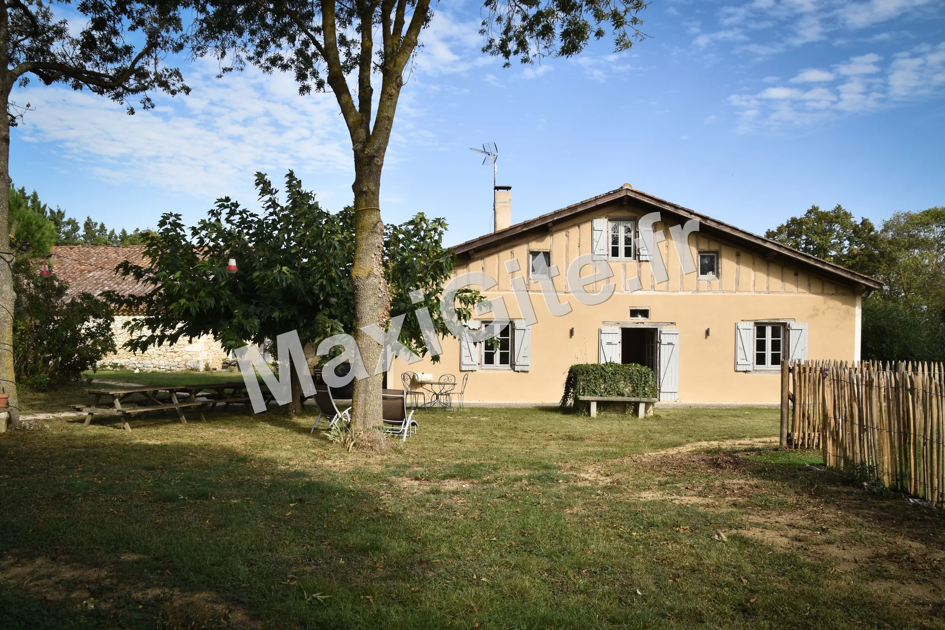 Gîte de groupe Gîte d'en Lébé à Touget — Photo 1 de Gîte d'en Lébé à Touget, capacité 15 personnes