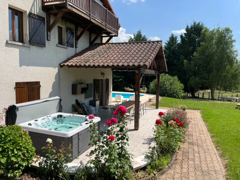 Grand Gîte Beaujolais Bleu - 18 pers. Piscine & Jacuzzi - proche de Lyon – Saint Jean la Bussière