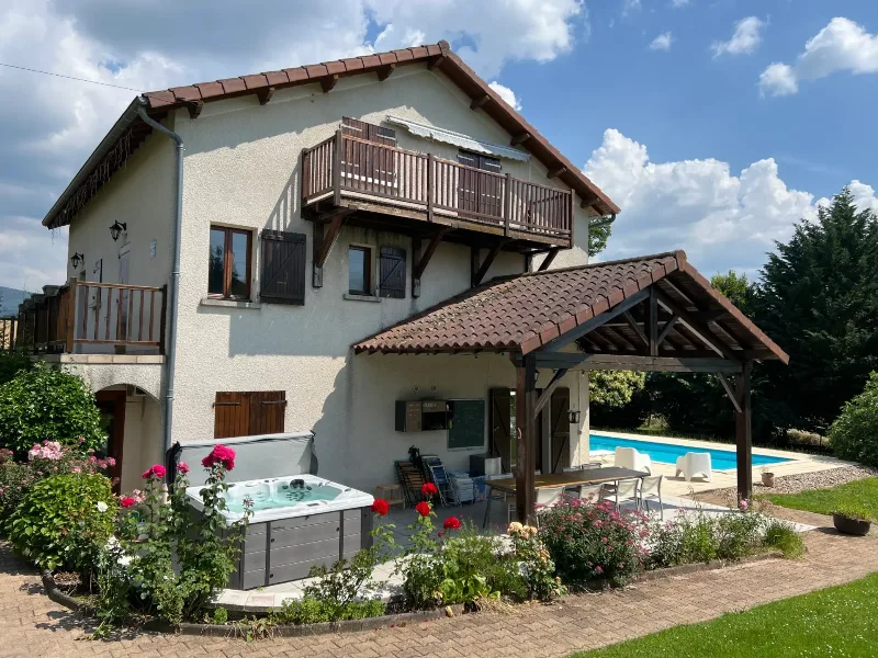 Grand Gîte Beaujolais Bleu - 18 pers. Piscine & Jacuzzi - proche de Lyon – Saint Jean la Bussière