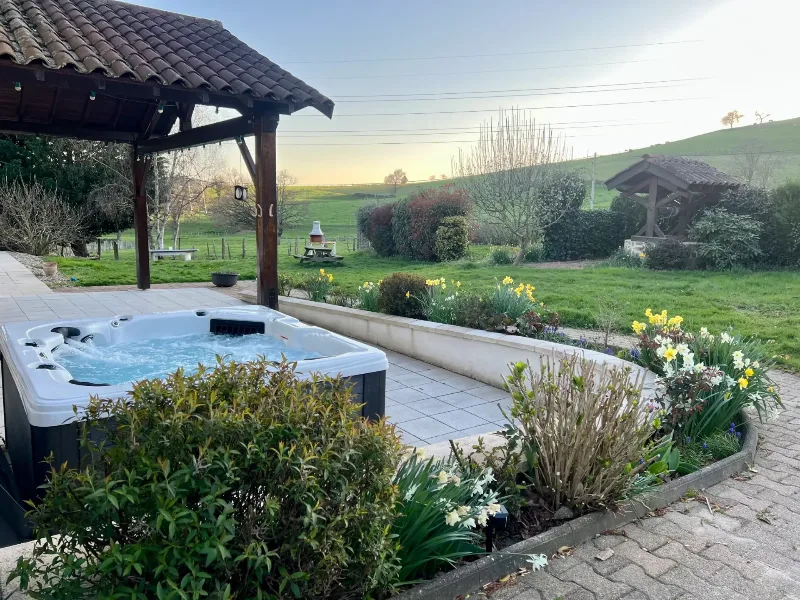 Grand Gîte Beaujolais Bleu - 18 pers. Piscine & Jacuzzi - proche de Lyon – Saint Jean la Bussière