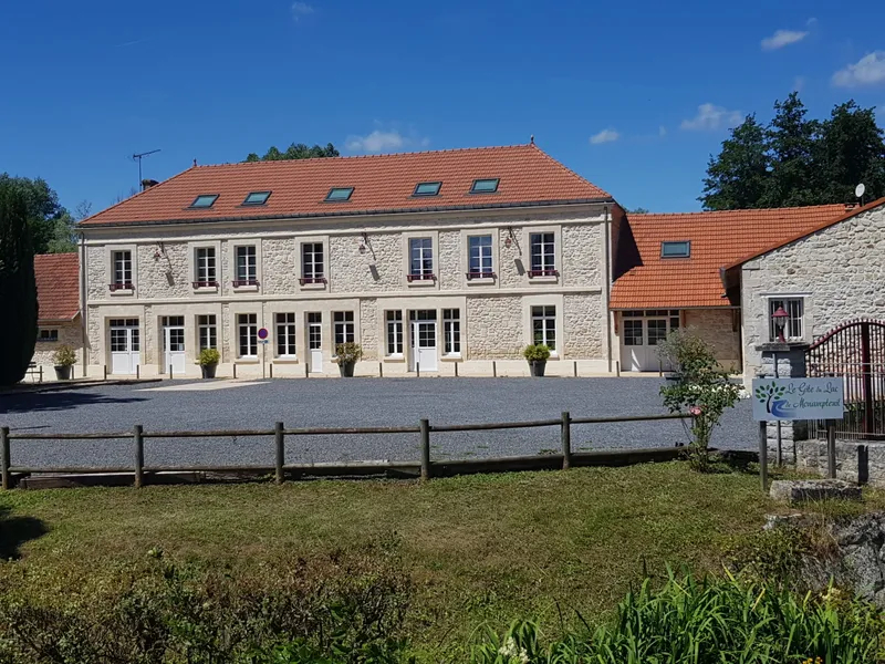 Photo 1 de Le Gîte du Lac de Monampteuil à Monampteuil