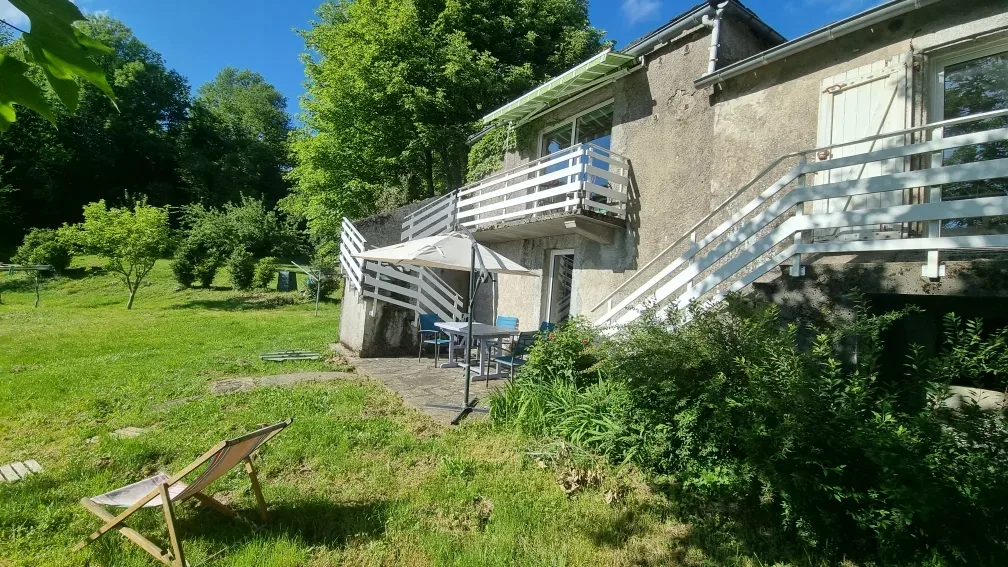 espace terrasse avec meubles de jardin