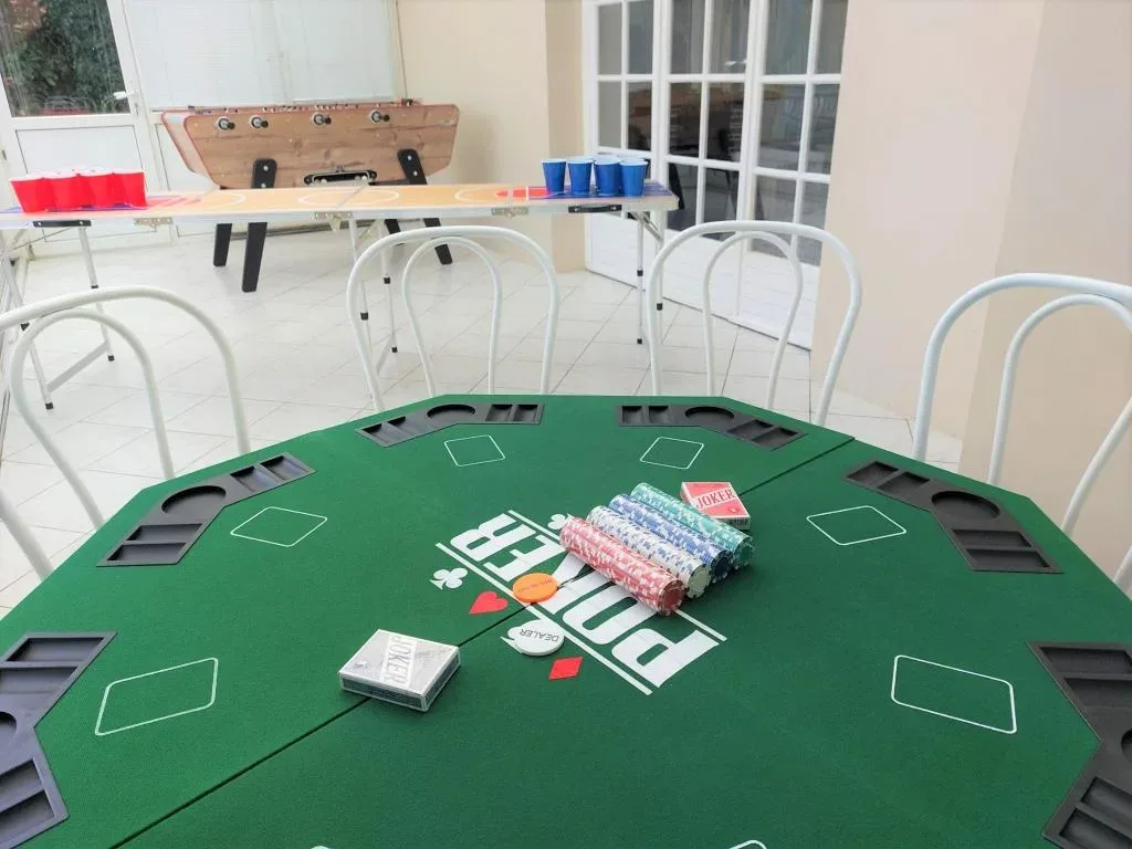 Salle de jeux et Poker