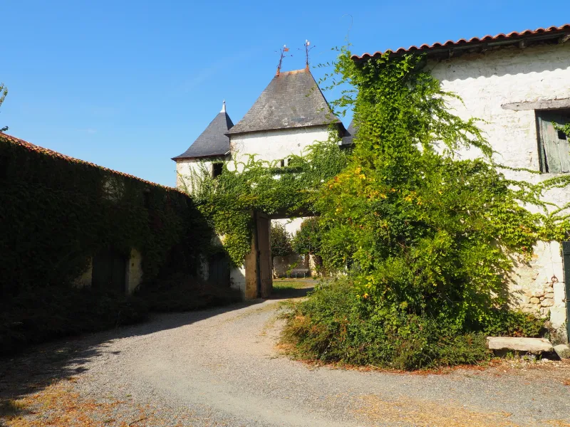 Photo 2 de Château de Parançay à Bernay-Saint-Martin