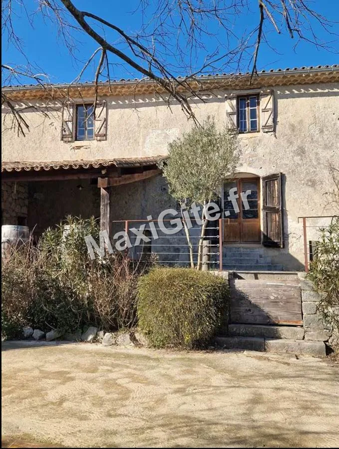 Gîte de groupe Le Château - Le Villarel à Brissac — Photo 1 de Le Château - Le Villarel à Brissac, capacité 18 personnes