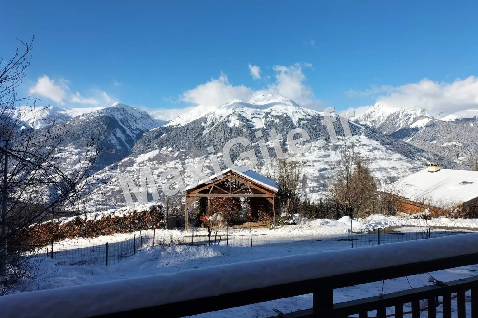 Gîte de groupe Chalet La Charmette à Mâcot-la-Plagne — Photo 1 de Chalet La Charmette à Mâcot-la-Plagne, capacité 25 personnes