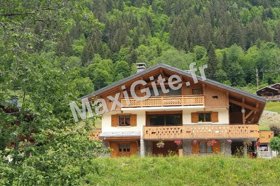 Gîte de groupe Le Petit Cornillon à Châtel — Photo 1 de Le Petit Cornillon à Châtel, capacité 20 personnes