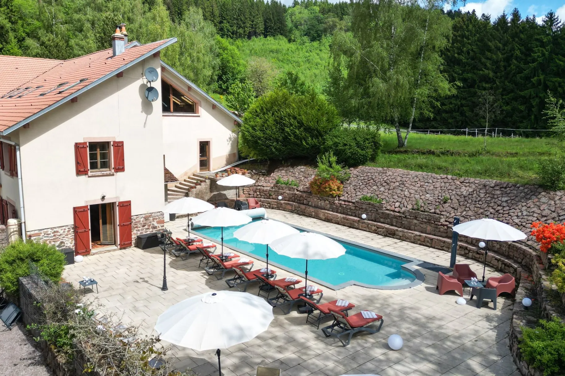 Gîte de groupe La Belle Charbonnière à La Petite-Fosse — La Belle Charbonnière – La Petite-Fosse, capacité 30 personnes