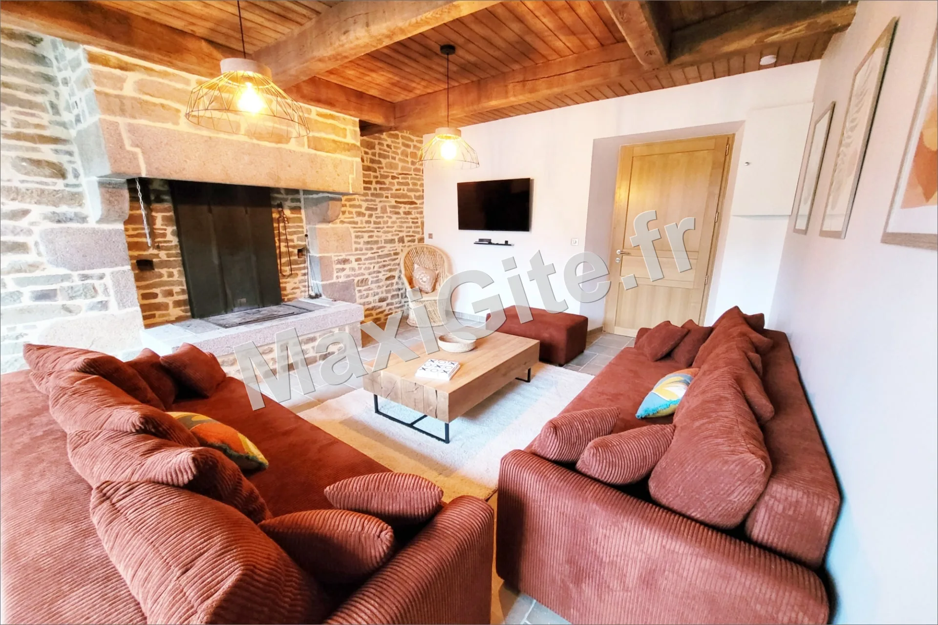 Gîte de groupe La Maison d'Équilly à Équilly — Photo 1 de La Maison d'Équilly à Équilly, capacité 15 personnes