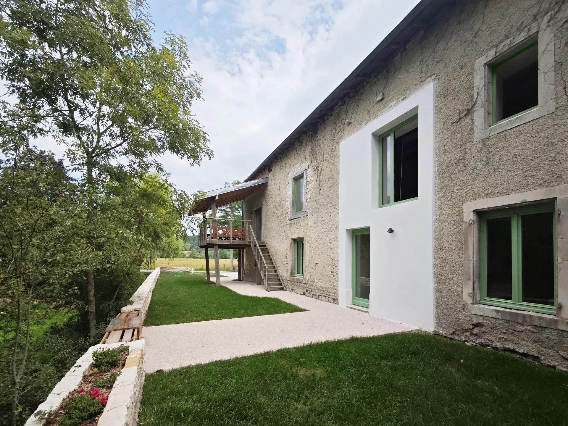 Gîte de groupe Domaine du Moulin Français à Champougny — Photo 1 de Domaine du Moulin Français à Champougny, capacité 52 personnes