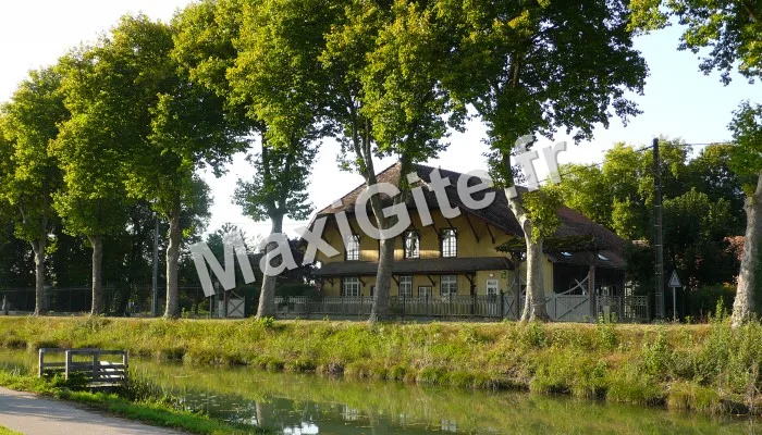 Gîte de groupe La Ferme du Canal à Méry-sur-Seine — Photo 1 de La Ferme du Canal à Méry-sur-Seine, capacité 15 personnes
