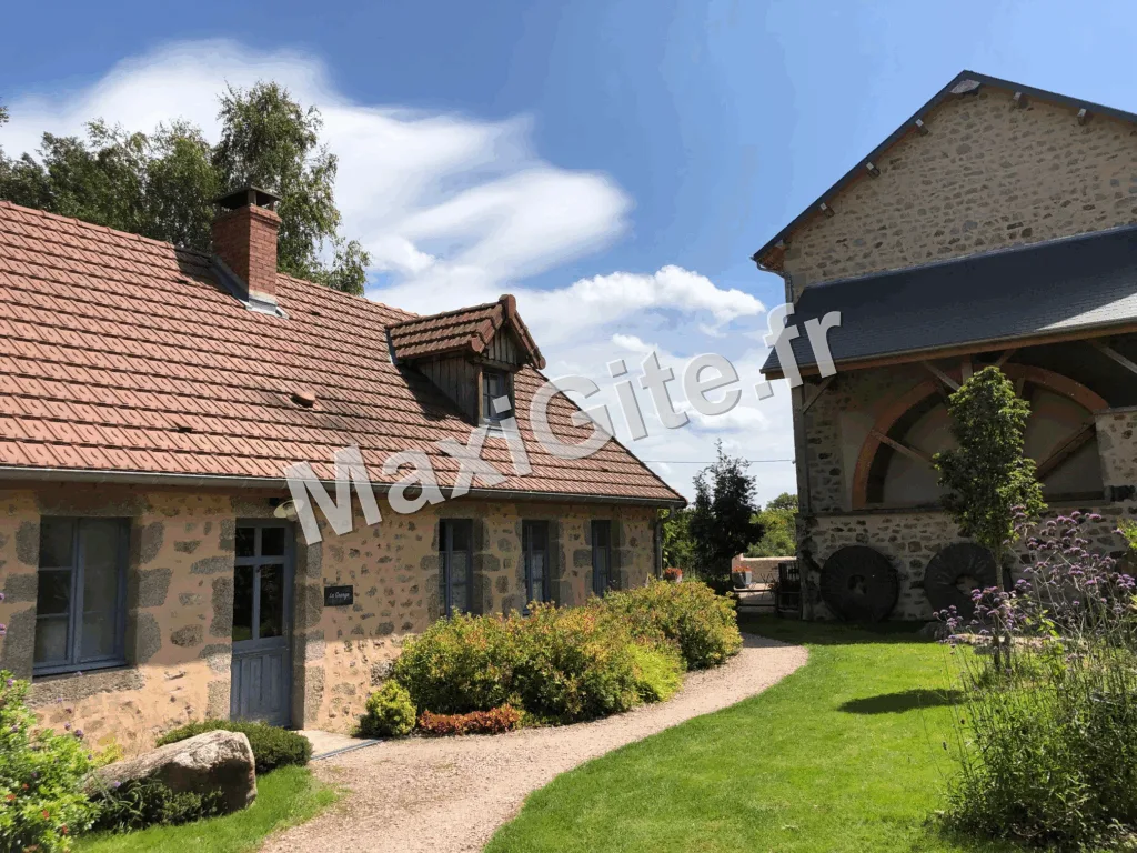 Gîte de groupe La Grange - Les Gîtes du Moulin de Poil à Poil — Photo 1 de La Grange - Les Gîtes du Moulin de Poil à Poil, capacité 10 personnes