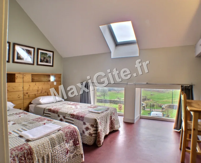 Gîte de groupe Le Gîte du Mont Beuvray à Glux-en-Glenne — Photo 1 de Le Gîte du Mont Beuvray à Glux-en-Glenne, capacité 19 personnes