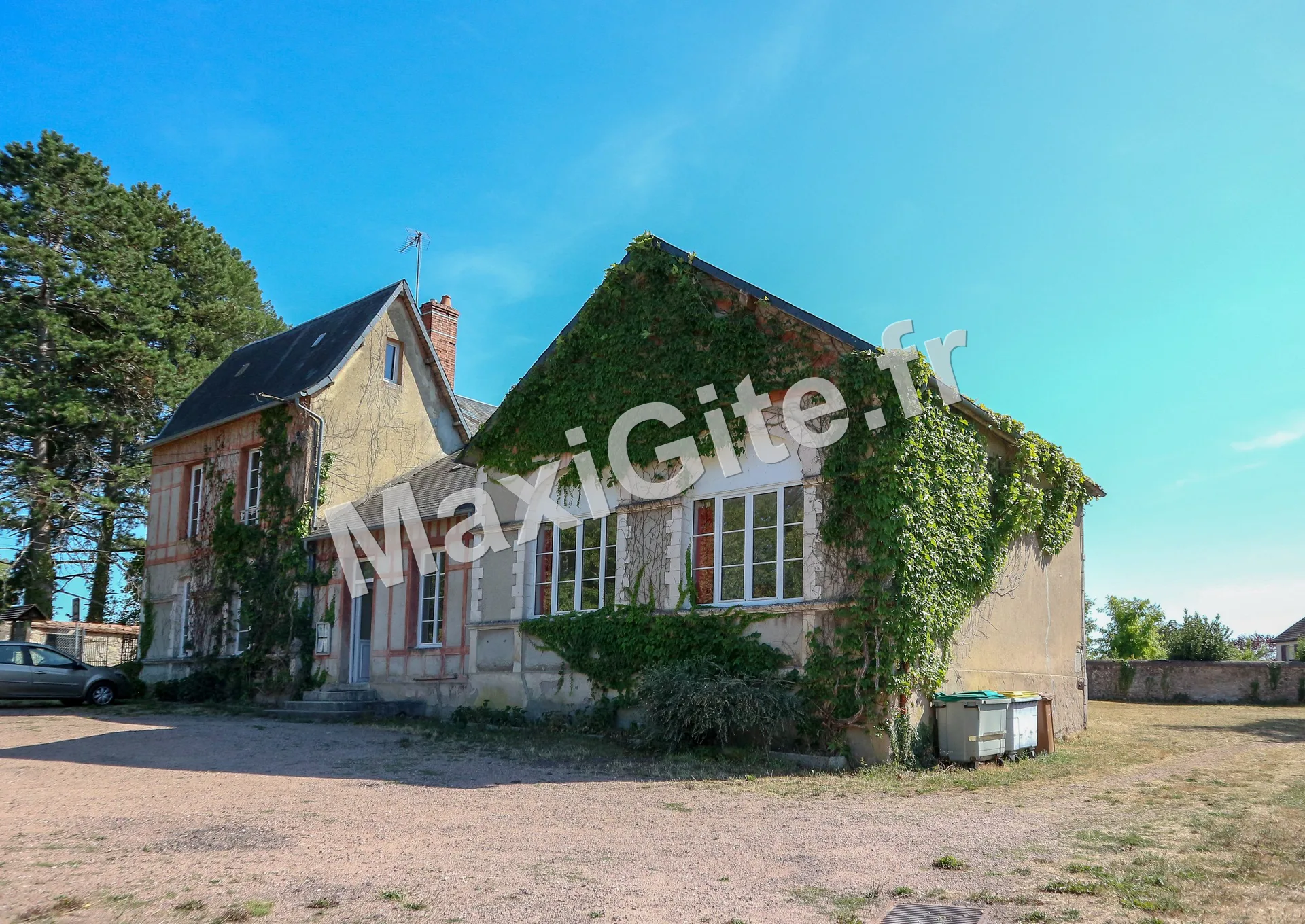 Gîte de groupe Gîte des Roches à Lormes — Photo 1 de Gîte des Roches à Lormes, capacité 30 personnes