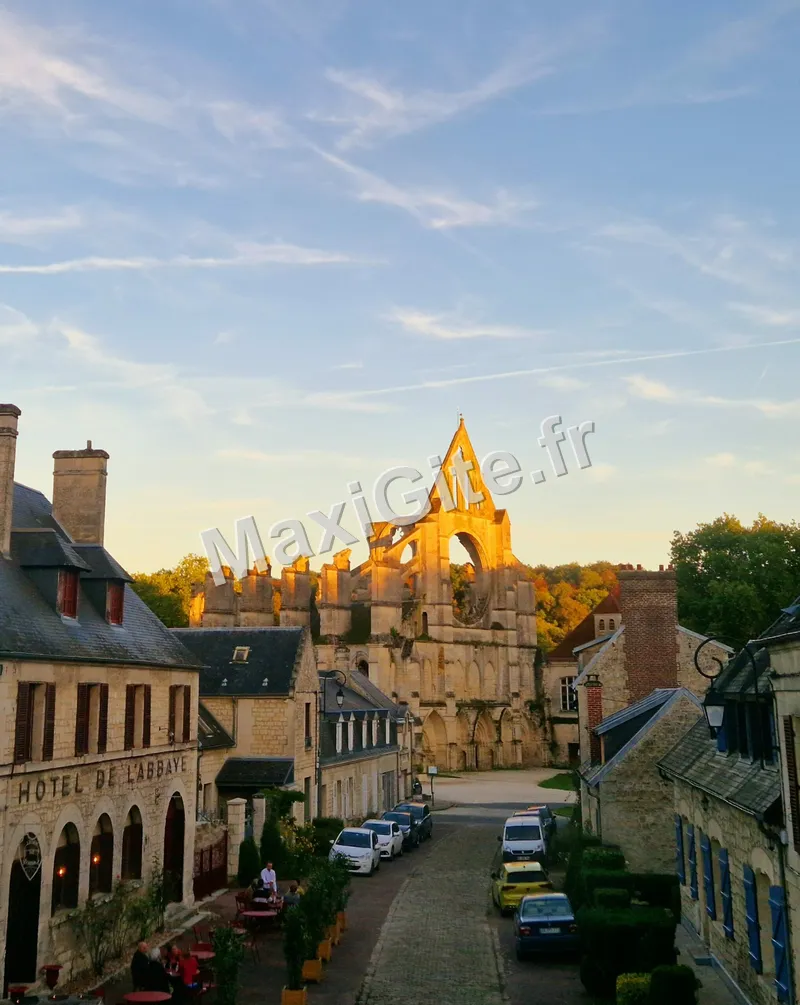 Gîte Le Prieuré de l'Abbaye de Longpont — gîte de groupe à Longpont