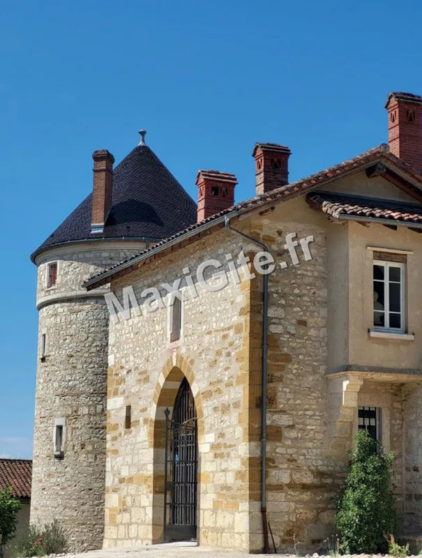 Gîte de groupe Gîte du Château de Treffort à Treffort-Cuisiat — Photo 1 de Gîte du Château de Treffort à Treffort-Cuisiat, capacité 10 personnes