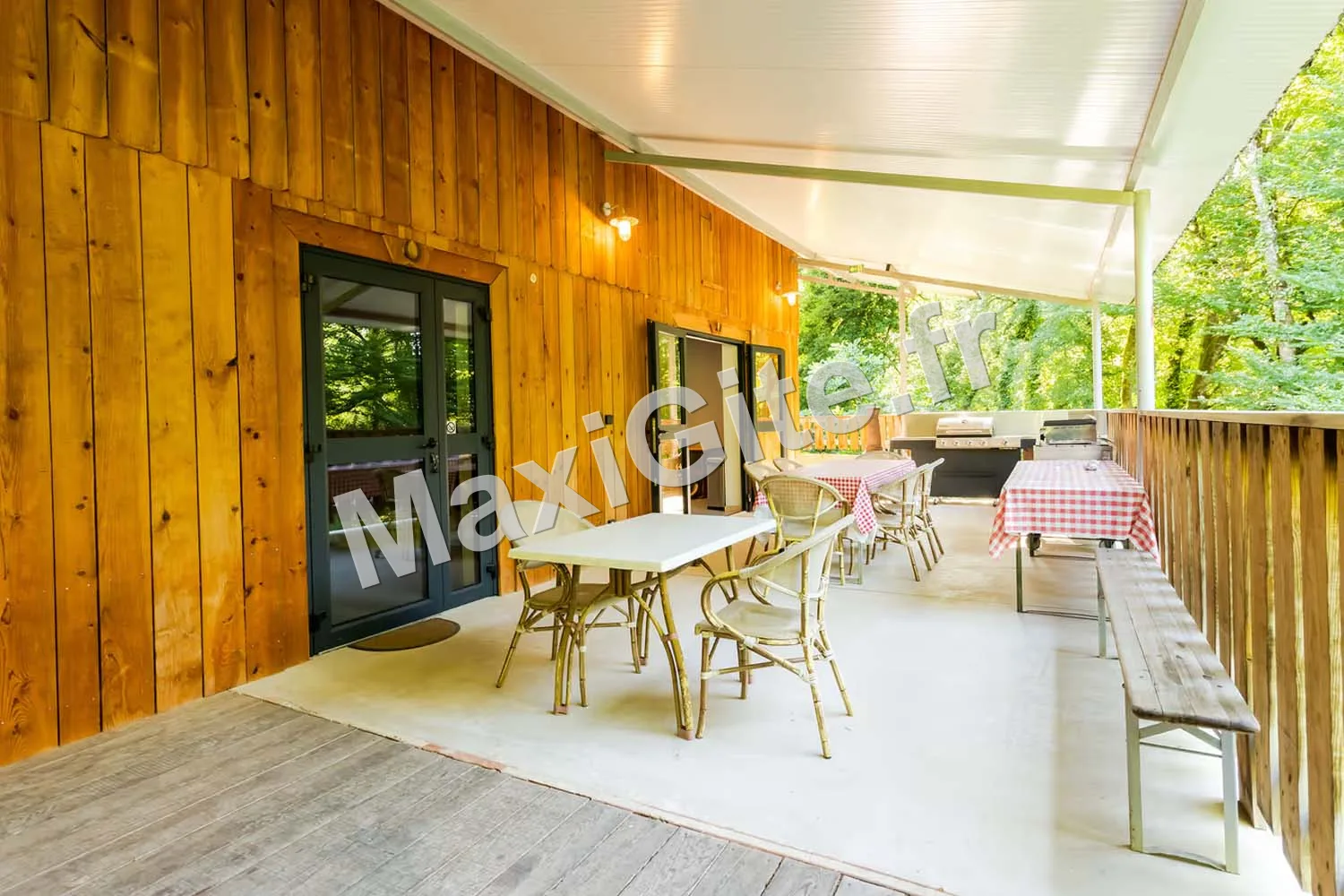 Gîte de groupe L'Écurie de L'Étrier à Vitrac — Photo 1 de L'Écurie de L'Étrier à Vitrac, capacité 20 personnes