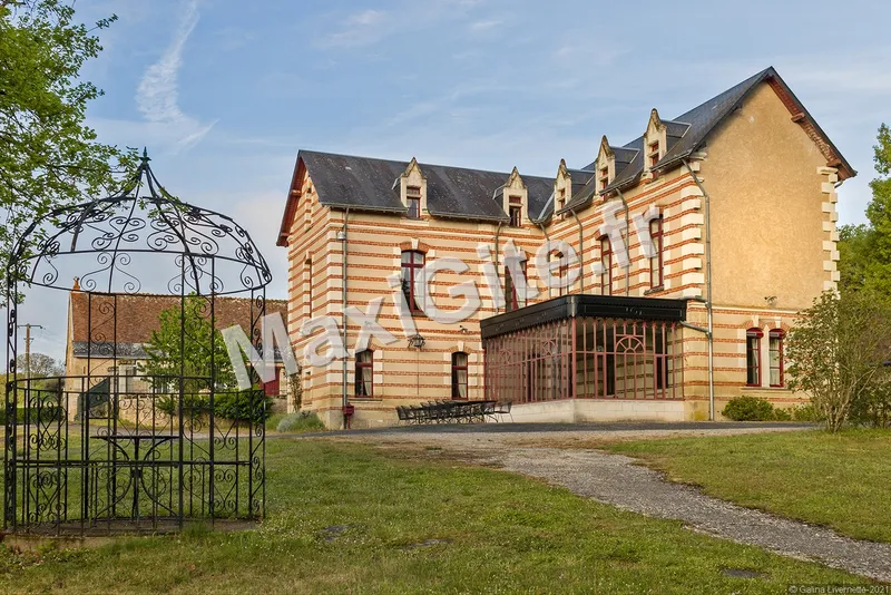 Gîte La Roseraie de Brou — gîte de groupe à Noyant-de-Touraine