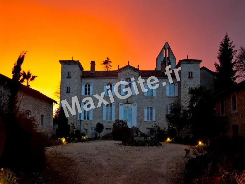Gîte de groupe Maison des Coteaux à Ruffiac — Photo 2 de Maison des Coteaux à Ruffiac, capacité 15 personnes