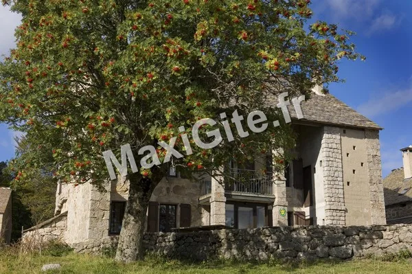 Gîte de groupe Destination Nature Le Mas De La Barque à Vialas — Photo 1 de Destination Nature Le Mas De La Barque à Vialas, capacité 24 personnes