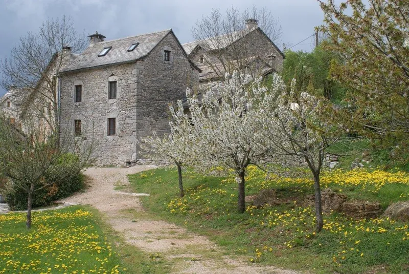 Photo 5 de Les Ecuries De Sauveterre - Le Sauveterre à La Tieule