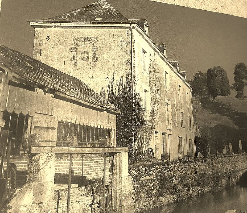 Gîte de groupe Le Moulin de Ligoret à Tauxigny-Saint-Bauld — Photo 1 de Le Moulin de Ligoret à Tauxigny-Saint-Bauld, capacité 34 personnes