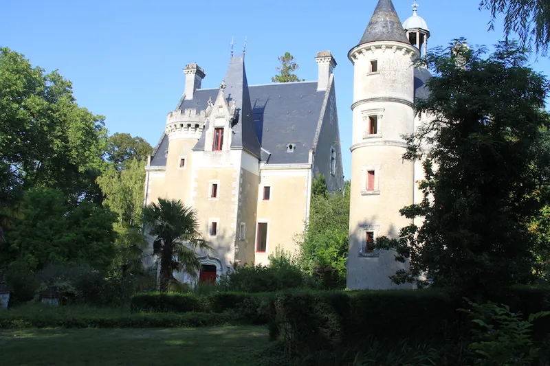 Gîte Château de Coubloust — gîte de groupe à Vicq-sur-Nahon