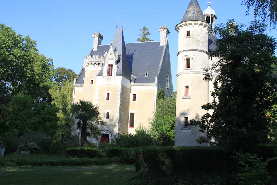 Gîte de groupe Château de Coubloust à Vicq-sur-Nahon — Photo 1 de Château de Coubloust à Vicq-sur-Nahon, capacité 12 personnes