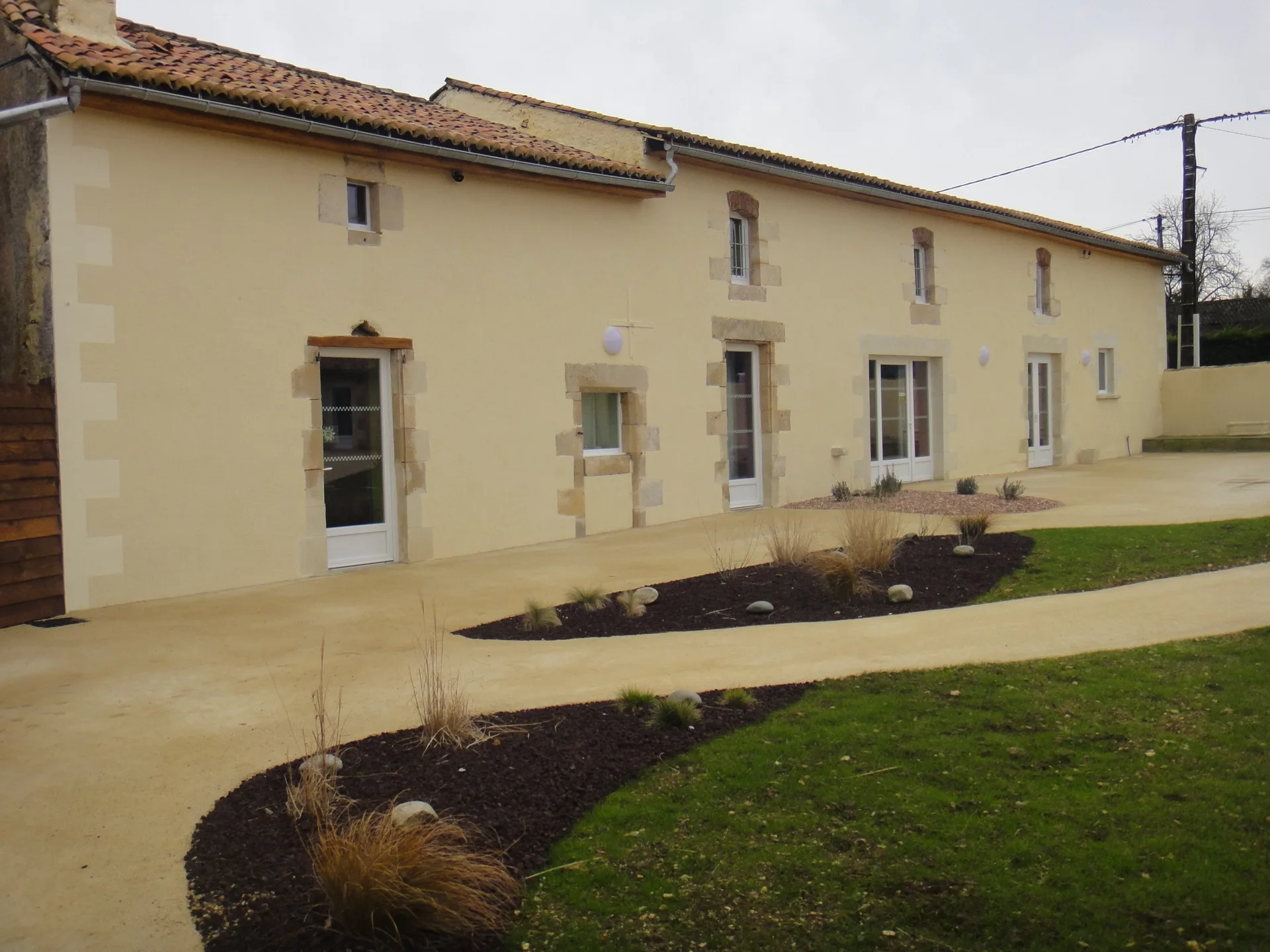 Gîte de groupe Domaine du Luth à Quinçay — Photo 1 de Domaine du Luth à Quinçay, capacité 21 personnes