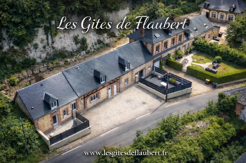 Vue aérienne des Gîtes de Flaubert, domaine de groupe jusqu’à 49 personnes en Normandie