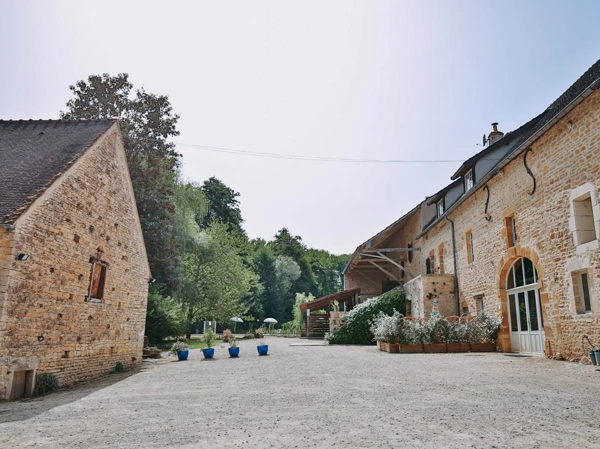 Gîte de groupe Au Moulin de Vézelay à Fontenay-près-Vézelay — Photo 1 de Au Moulin de Vézelay à Fontenay-près-Vézelay, capacité 31 personnes