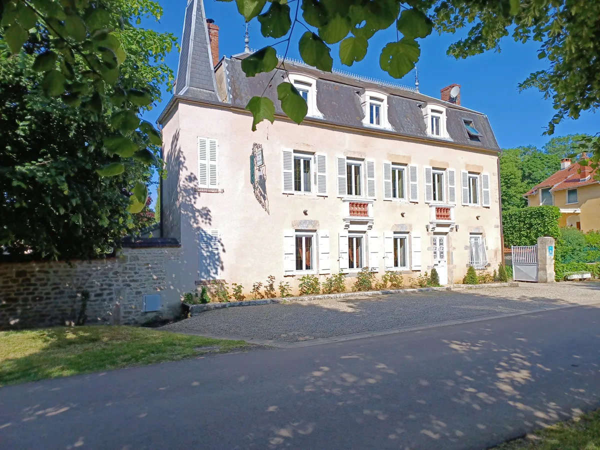 Gîte de groupe Relais de Vézelay à Sermizelles — Photo 1 de Relais de Vézelay à Sermizelles, capacité 19 personnes