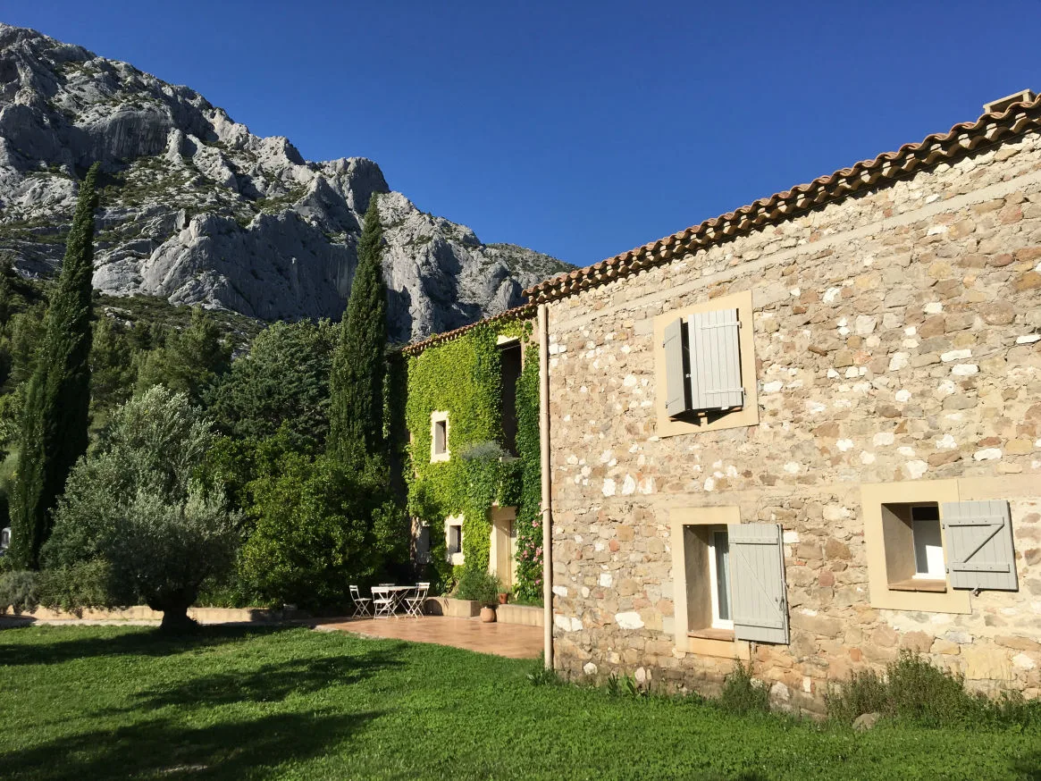 Gîte de groupe Domaine Genty à Puyloubier — Photo 1 de Domaine Genty à Puyloubier, capacité 16 personnes
