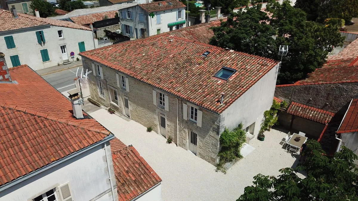 Gîte de groupe La Rochelle et Aunis à Saint-Sauveur-d'Aunis — Photo 1 de La Rochelle et Aunis à Saint-Sauveur-d'Aunis, capacité 15 personnes