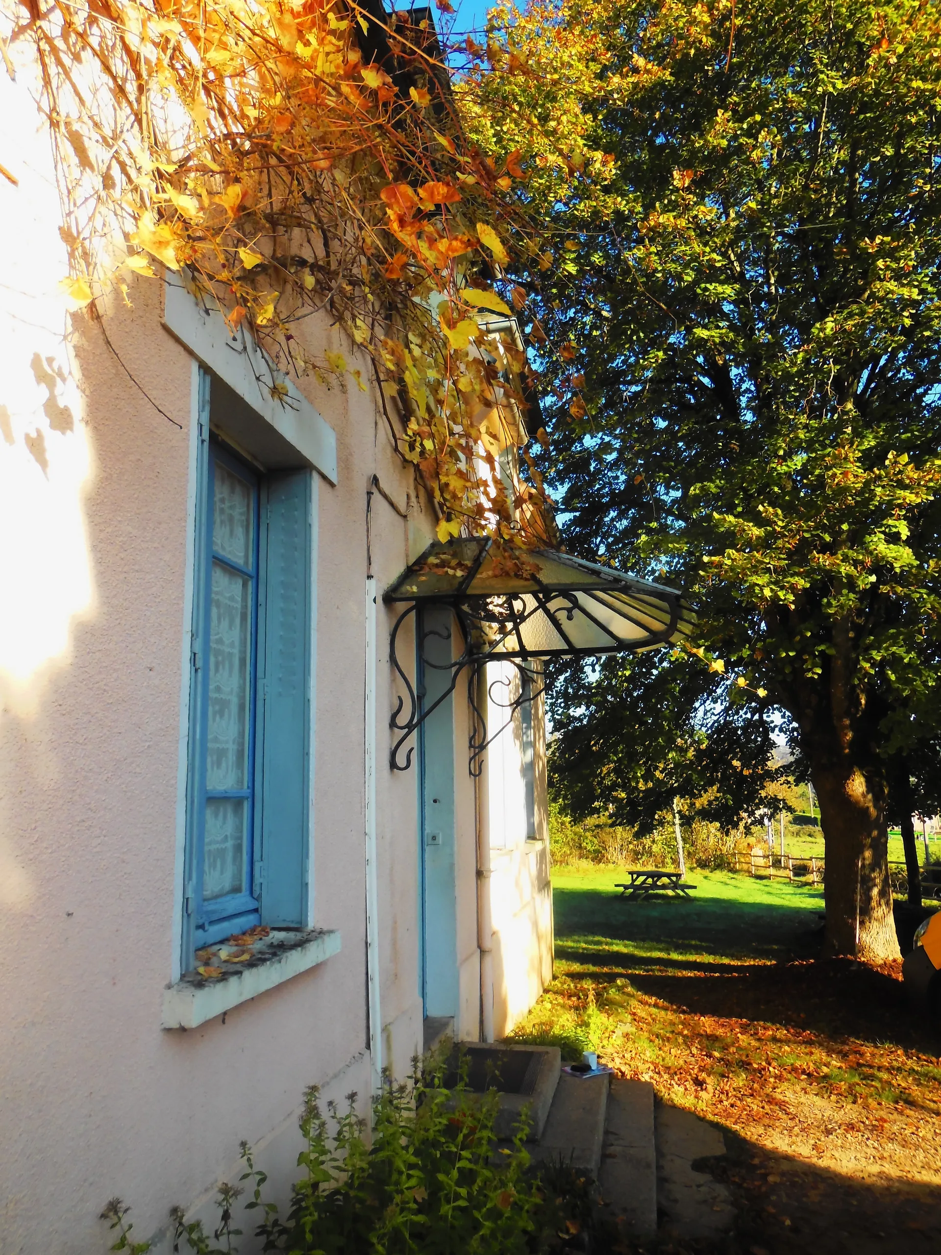 Gîte de groupe La Maison du Morvan à Dun-les-Places — Photo 1 de La Maison du Morvan à Dun-les-Places, capacité 20 personnes