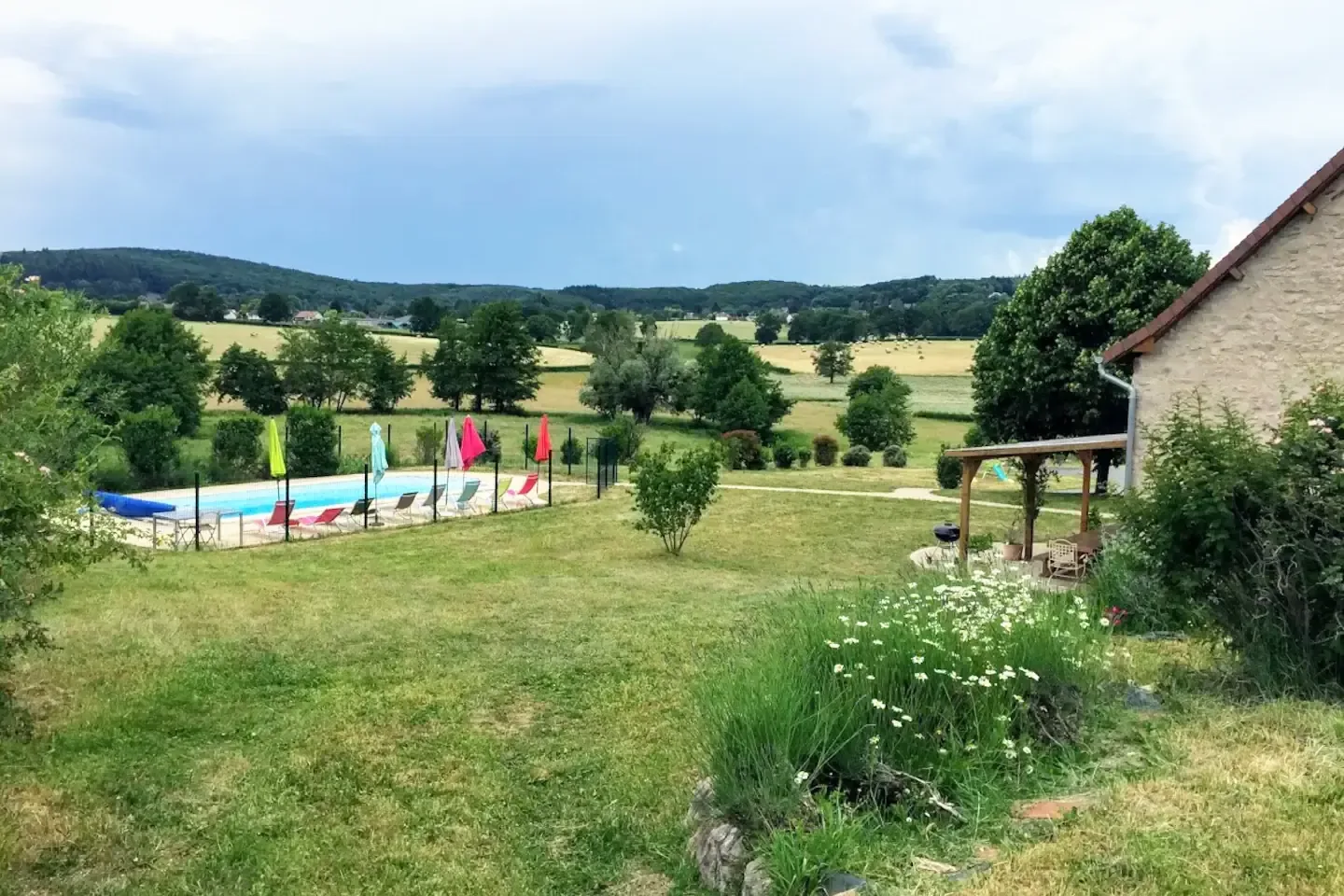 Gîte de groupe Les Capucines du Morvan à Luzy — Photo 1 de Les Capucines du Morvan à Luzy, capacité 15 personnes