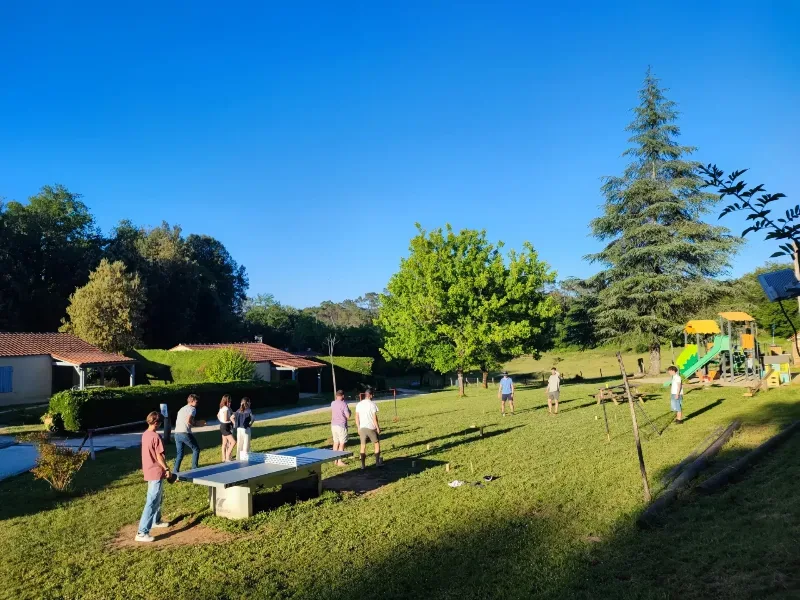 Au Creux des Arbres – Carsac-Aillac - espace de jeux
