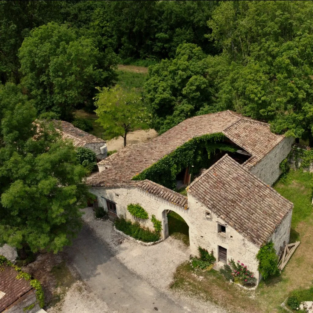 Gîte de groupe Mas Labrugade à Montcuq-en-Quercy-Blanc — Photo 1 de Mas Labrugade à Montcuq-en-Quercy-Blanc, capacité 17 personnes