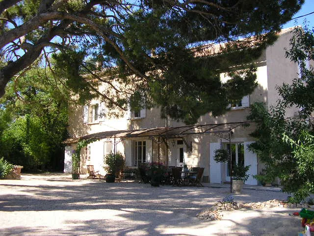 Gîte de groupe Le Mas Saint-Gens à Carpentras — Photo 1 de Le Mas Saint-Gens à Carpentras, capacité 45 personnes