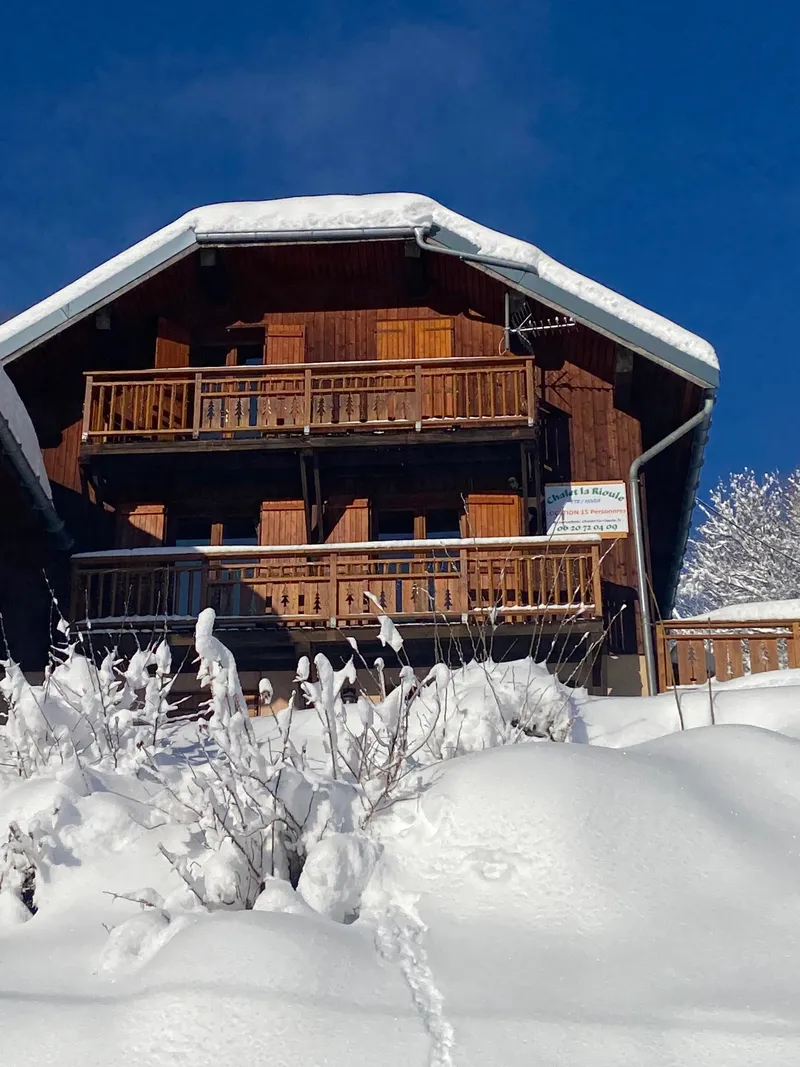 Gîte Chalet La Rioule — gîte de groupe à Doucy-Combelouvière