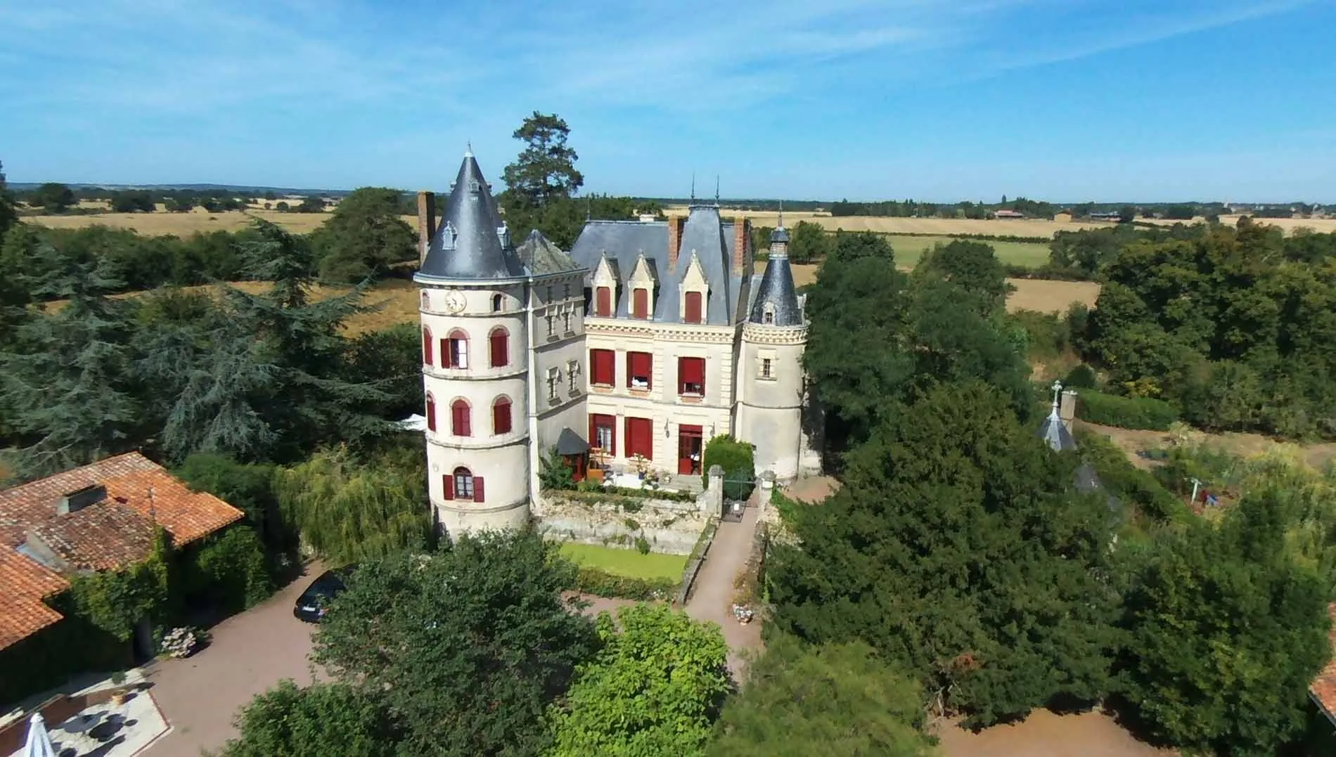 Gîte de groupe Château des Landes à Cléré-sur-Layon — Photo 1 de Château des Landes à Cléré-sur-Layon, capacité 80 personnes