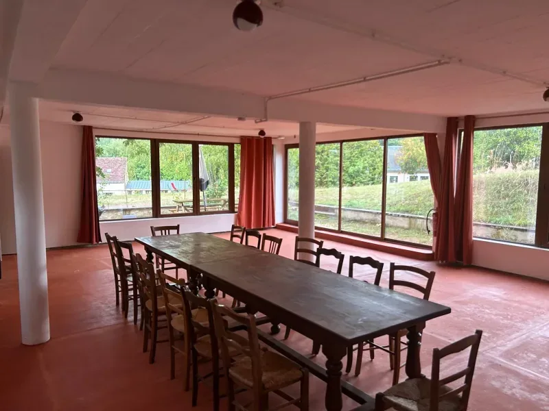 4 salles 75 M2 dont 2 avec parquet