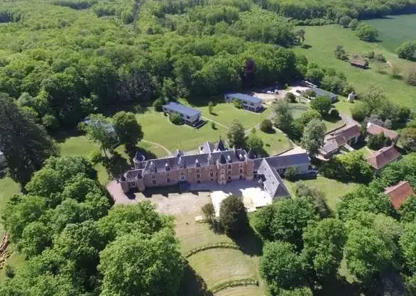 Gîte de groupe Domaine de Puygiraud à Saint-Pierre-de-Maillé — Domaine de Puygiraud – Saint-Pierre-de-Maillé, capacité 400 personnes