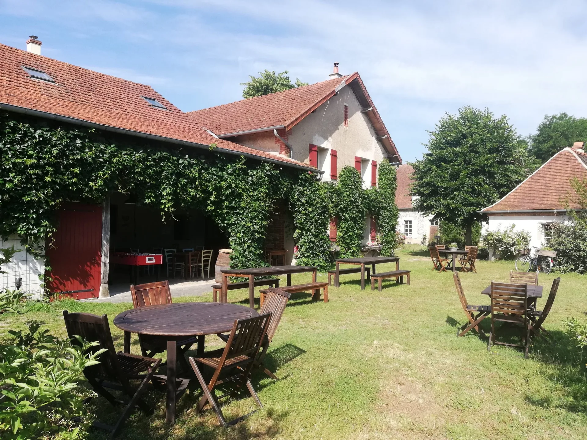 Gîte de groupe Domaine du Bourg à Gannay-sur-Loire — Photo 1 de Domaine du Bourg à Gannay-sur-Loire, capacité 32 personnes