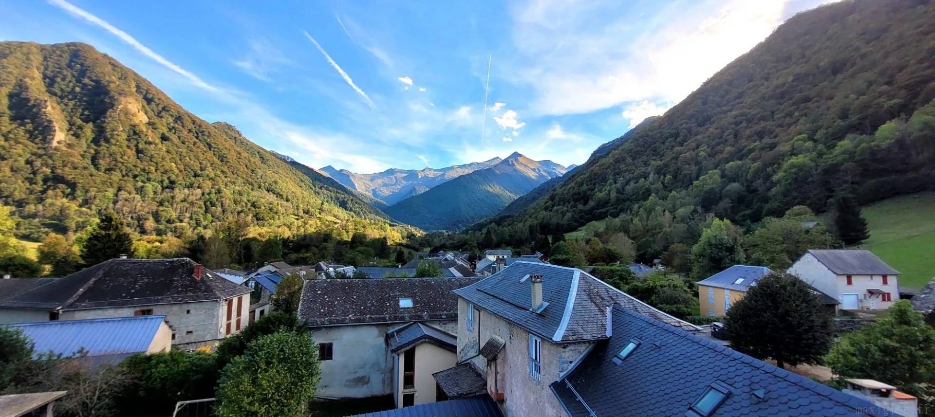 Gîte de groupe Gîte la Colline Verte à Ustou — Photo 1 de Gîte la Colline Verte à Ustou, capacité 26 personnes