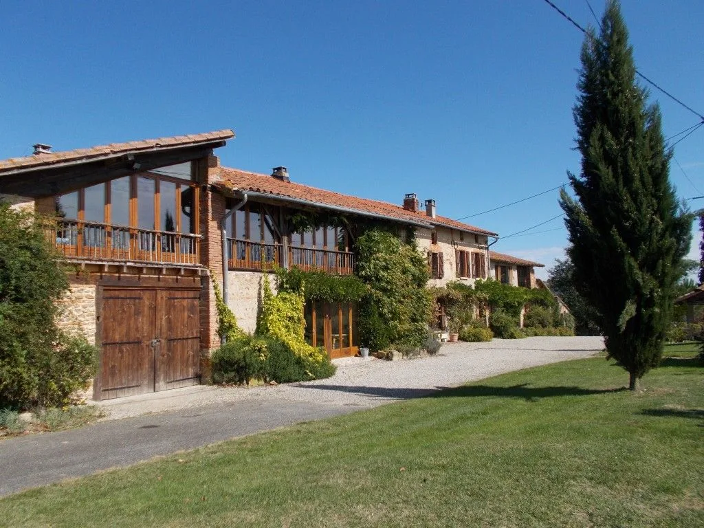 Gîte de groupe La Ferme Plate à La Bastide-de-Besplas — Photo 2 de La Ferme Plate à La Bastide-de-Besplas, capacité 15 personnes