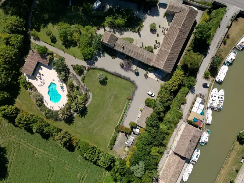 Gîte Domaine Les Magasins — gîte de groupe à Bram