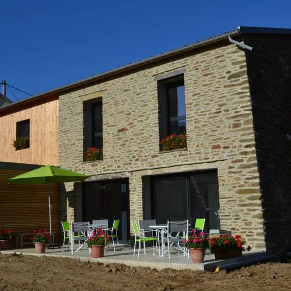 Gîte de groupe Lestrade en Aubrac à Castelnau-de-Mandailles — Photo 1 de Lestrade en Aubrac à Castelnau-de-Mandailles, capacité 17 personnes