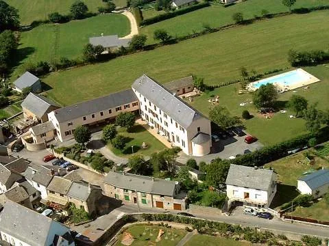 Gîte de groupe Les Sentiers de la Découverte à Villefranche-de-Panat — Photo 1 de Les Sentiers de la Découverte à Villefranche-de-Panat, capacité 70 personnes